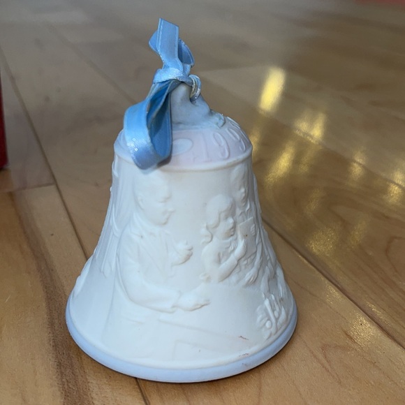 🎄 LLADRO VINTAGE 1998 White Christmas Bell Ornament🎄 - Picture 2 of 11